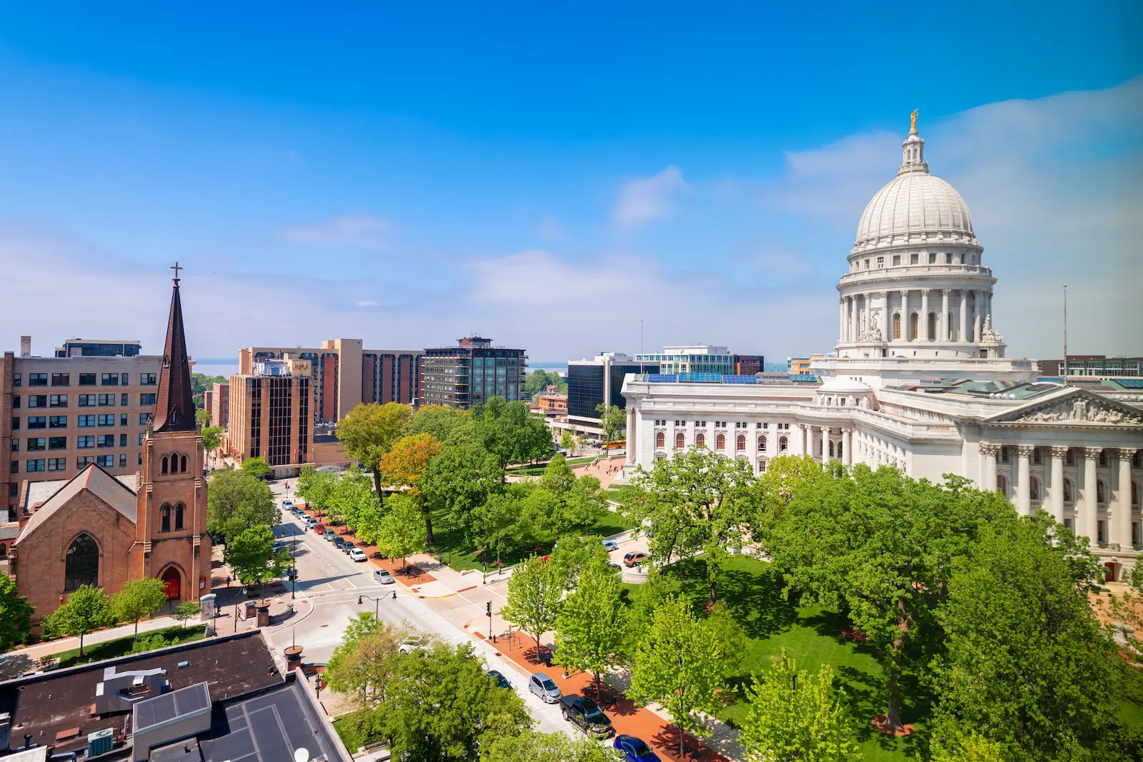Read more about the article Common Roofing Problems Madison, Wisconsin Homeowners Face